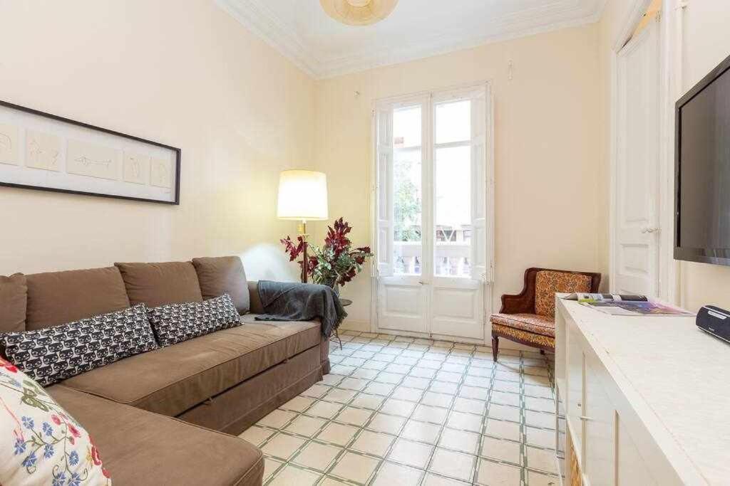 Cal Mateu 11 Huespedes Sagrada Familia Apartment Barcelona Ngoại thất bức ảnh